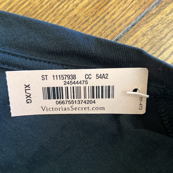 *NEW WITH TAGS* VICTORIA’S SECRET PAJAMA SET! Size L/XL - Picture 5 of 9